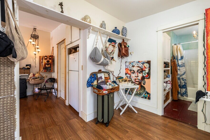 More Photos Of 145 N Market St, Wailuku Storefront Retail Residential For Sale