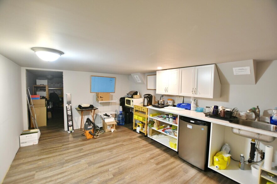 More Photos Of 1535 Mosley St, Wasaga Beach Storefront Retail Office For Sale