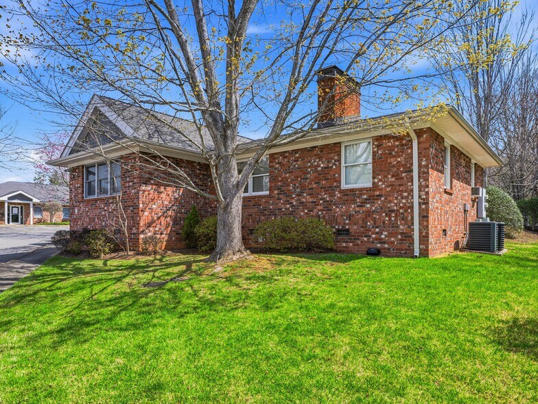 More Photos Of 2 Herman Avenue Ext, Asheville Office For Sale