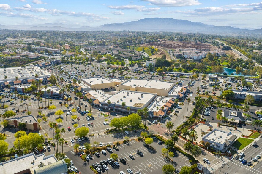 More Photos Of 27520 Ynez Rd, Temecula General Retail For Sale