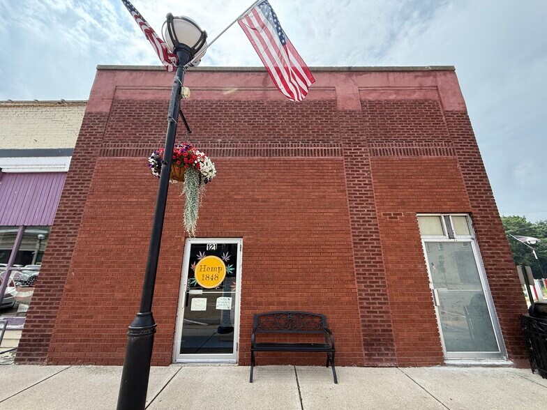More Photos Of 121 Water St, Albany General Retail For Sale
