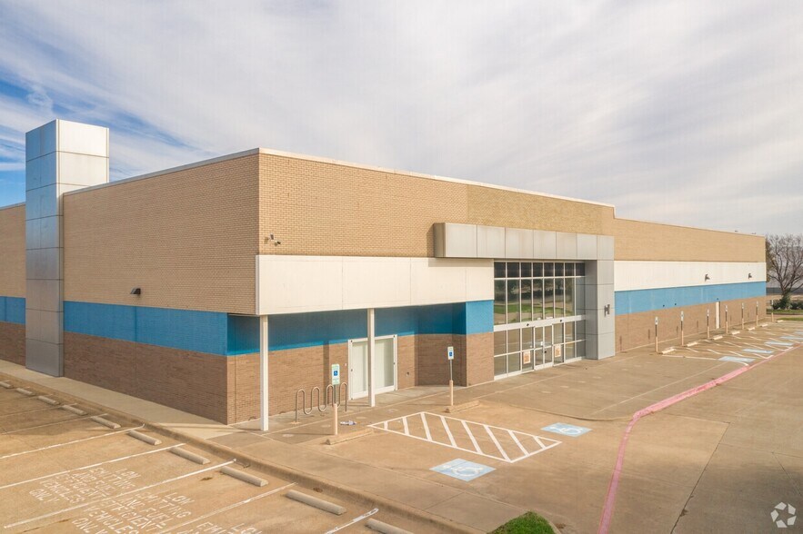 More Photos Of 3733 W Emporium Cir, Mesquite General Retail For Sale