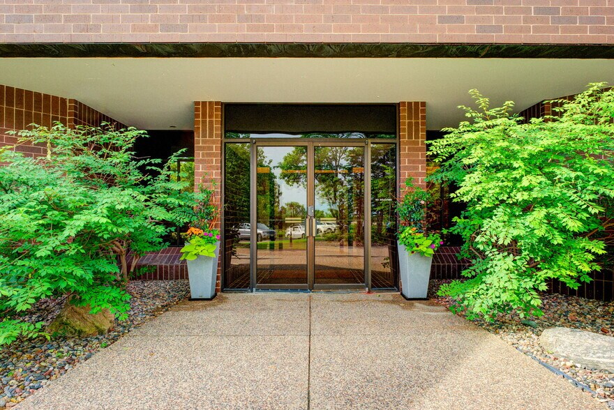 More Photos Of 5500 Lincoln Dr, Edina Light Distribution For Lease