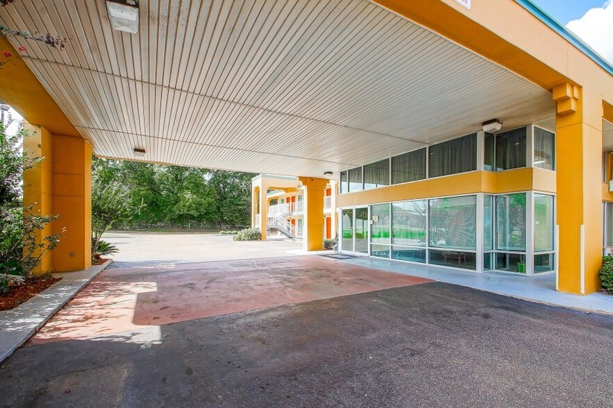 More Photos Of 337 Devereaux Dr, Natchez Hotel For Sale