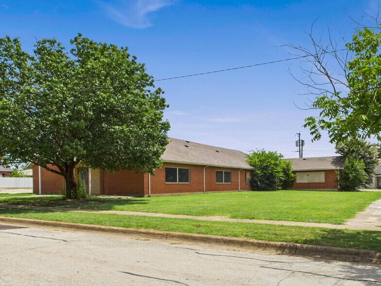 More Photos Of 5021 Stanley Ave, Fort Worth Flex For Lease