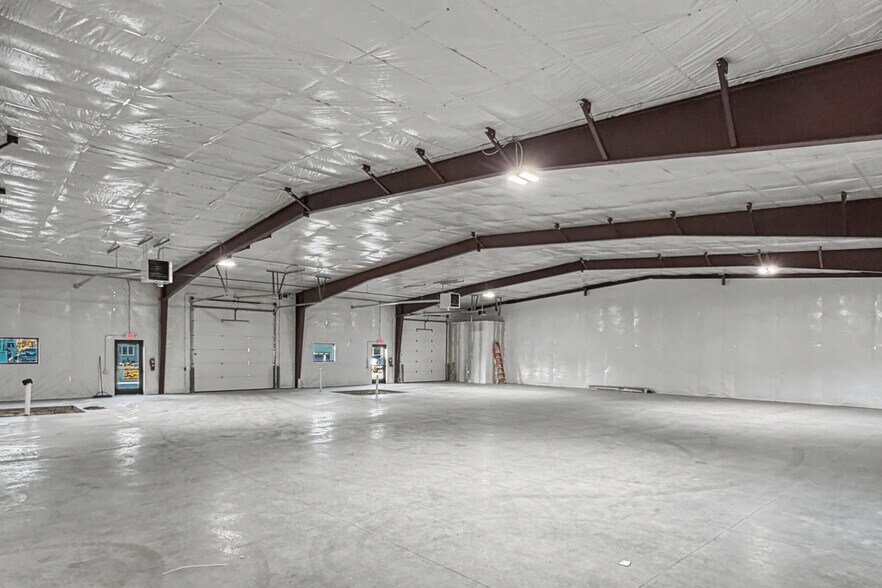 More Photos Of 385 NW 43rd Pl, Des Moines Industrial For Lease