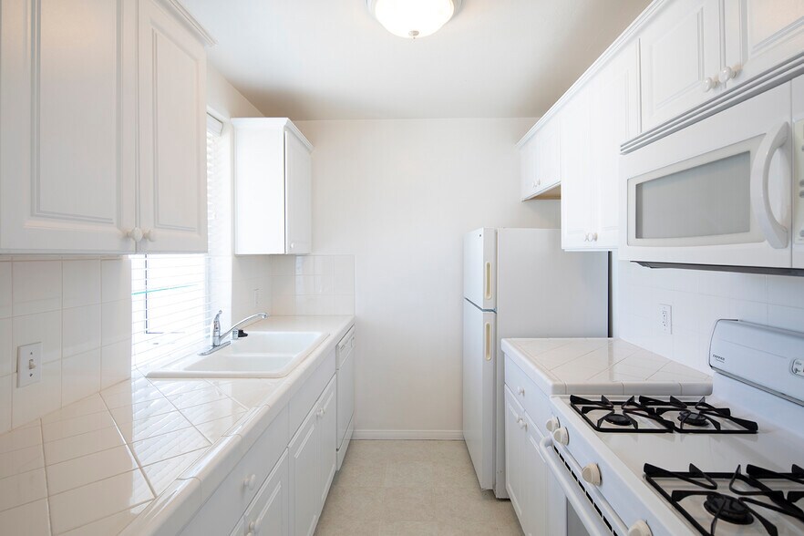 More Photos Of 7409-7415 Eads Ave, La Jolla Apartments For Sale