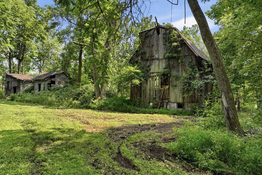 More Photos Of 429 Riverview Dr, Walnutport Flex For Sale