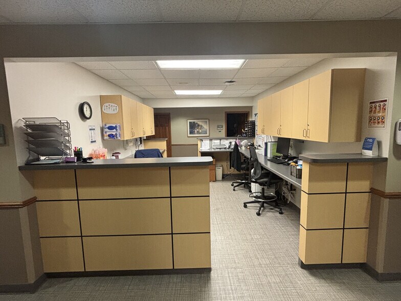 More Photos Of 830 E Green Bay Ave, Saukville Medical For Lease