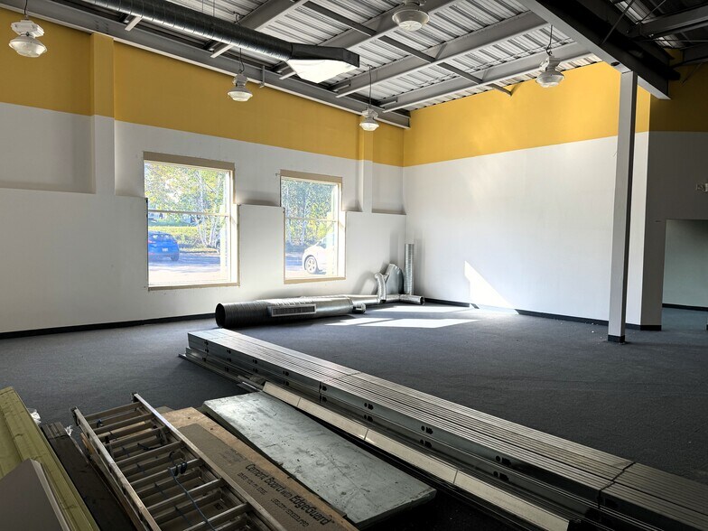 More Photos Of 16 Rue Saint-Paul O, Sainte-agathe-des-monts Healthcare For Lease