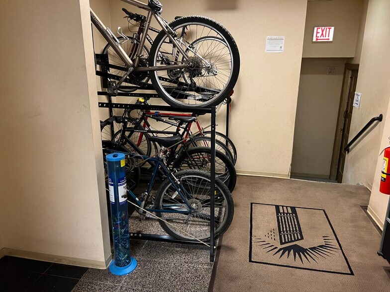 More Photos Of 211 W Wacker Dr, Chicago Office For Lease