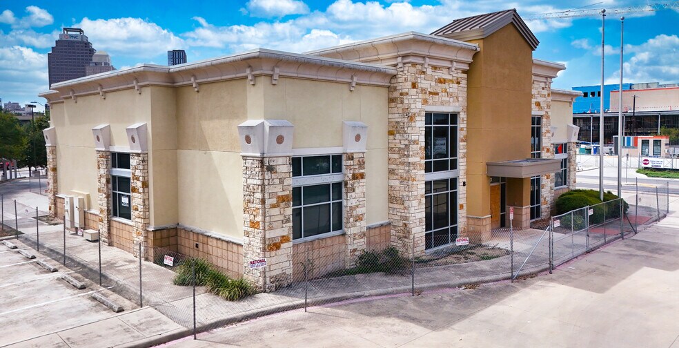 Primary Photo Of 103 W Quincy St, San Antonio Bank For Lease
