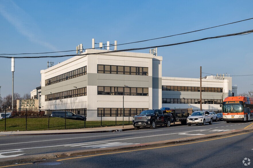 More Photos Of 1 Cross Island Plz, Jamaica Office For Lease