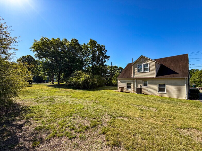 More Photos Of 2292 Lynch Mill Rd, Altavista Office For Lease