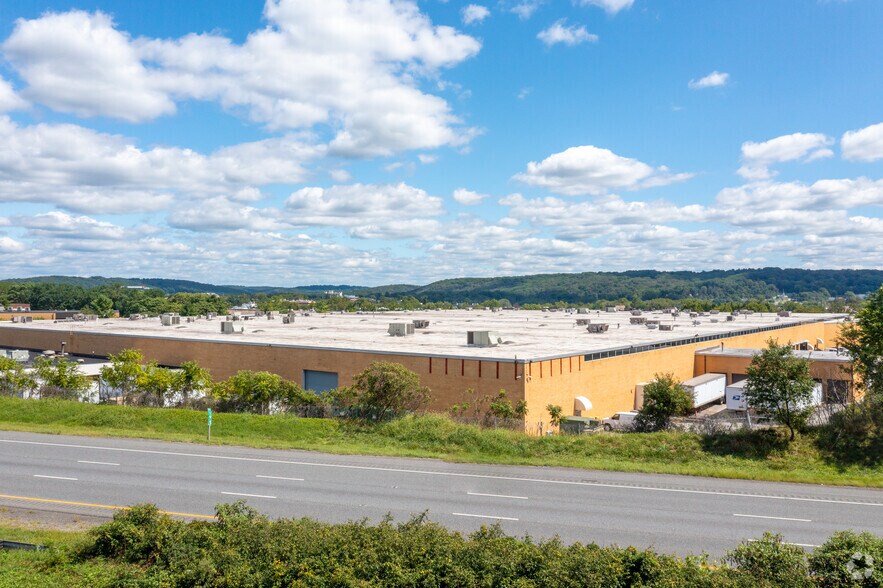 More Photos Of 300 Clubhouse Rd, Hunt Valley Warehouse For Lease