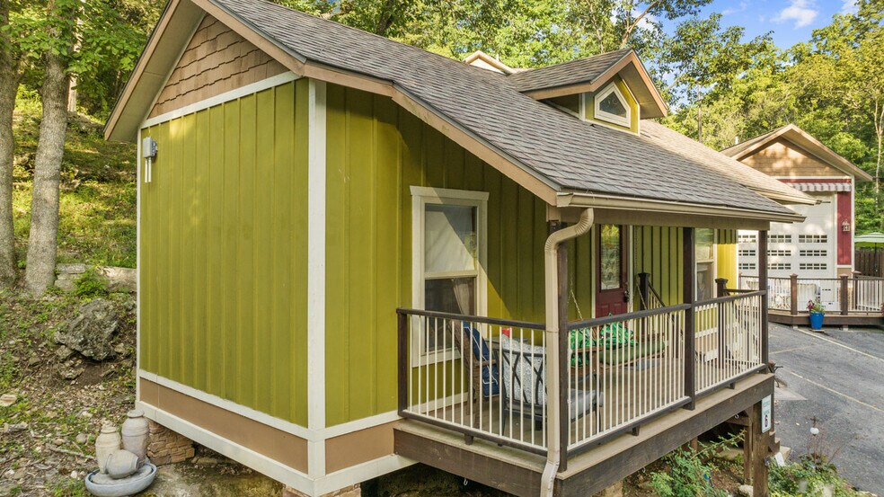 More Photos Of 275 N Main St, Eureka Springs Hotel For Sale