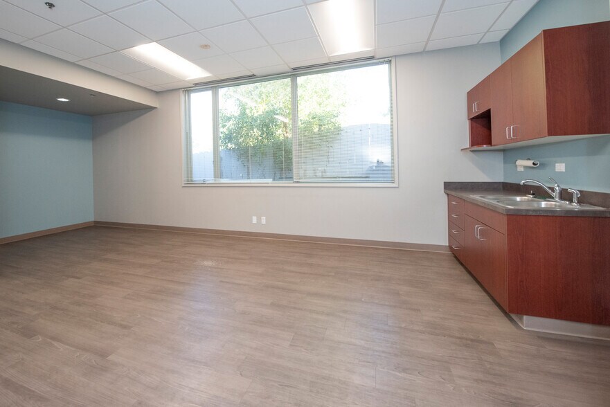 More Photos Of 4361 Boniface Pky, Anchorage Healthcare For Sale