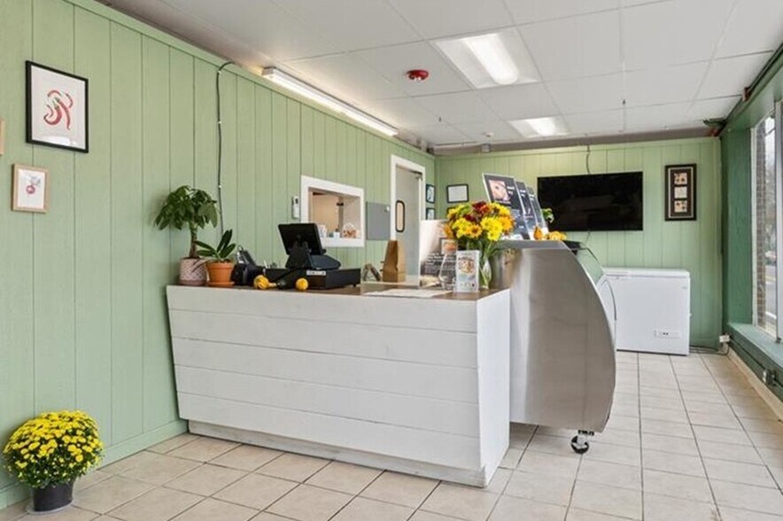 More Photos Of 1670-1674 Main St, West Warwick Storefront Retail Residential For Sale