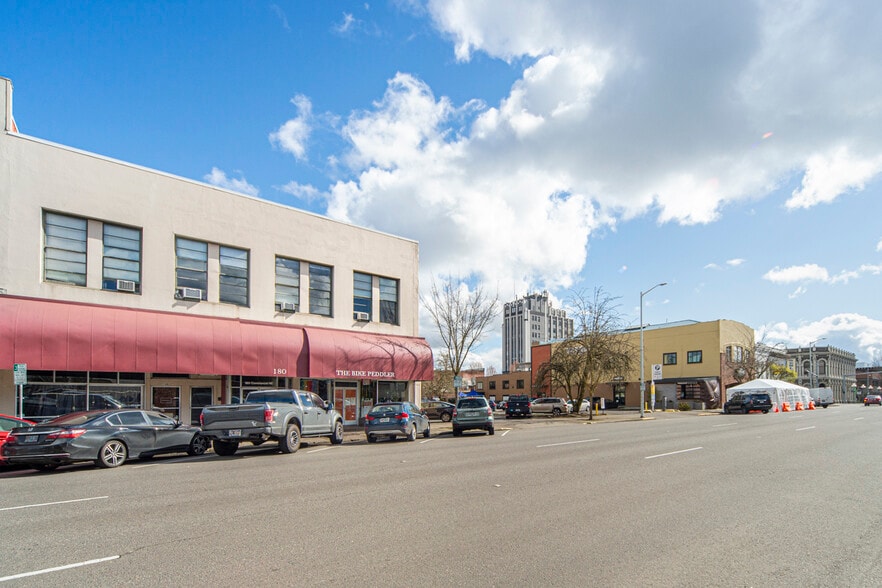 More Photos Of 174-188 NE Commercial St, Salem Storefront Retail Office For Lease
