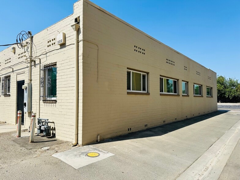 More Photos Of 408 E Yosemite Ave, Madera Freestanding For Sale