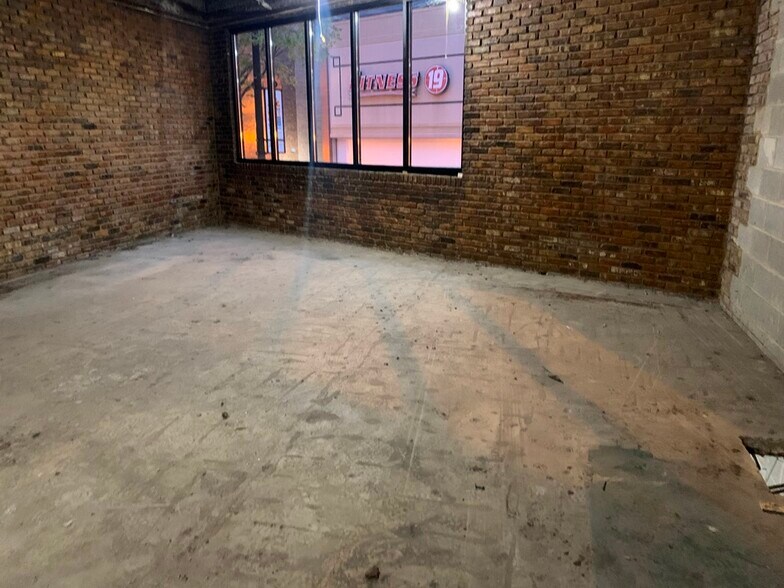 More Photos Of 2829-2833 N Broadway St, Chicago Storefront Retail Office For Lease