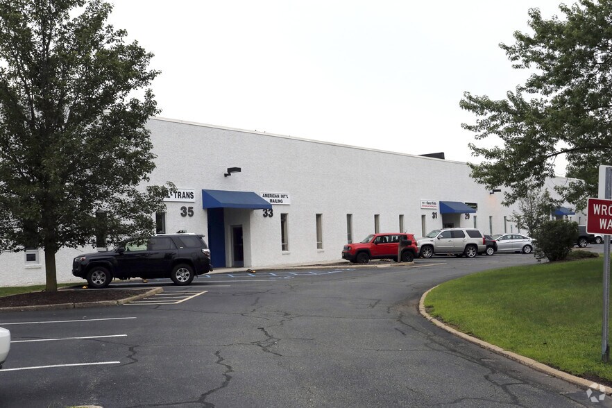 More Photos Of 17-39 Leslie Ct, Whippany Warehouse For Lease