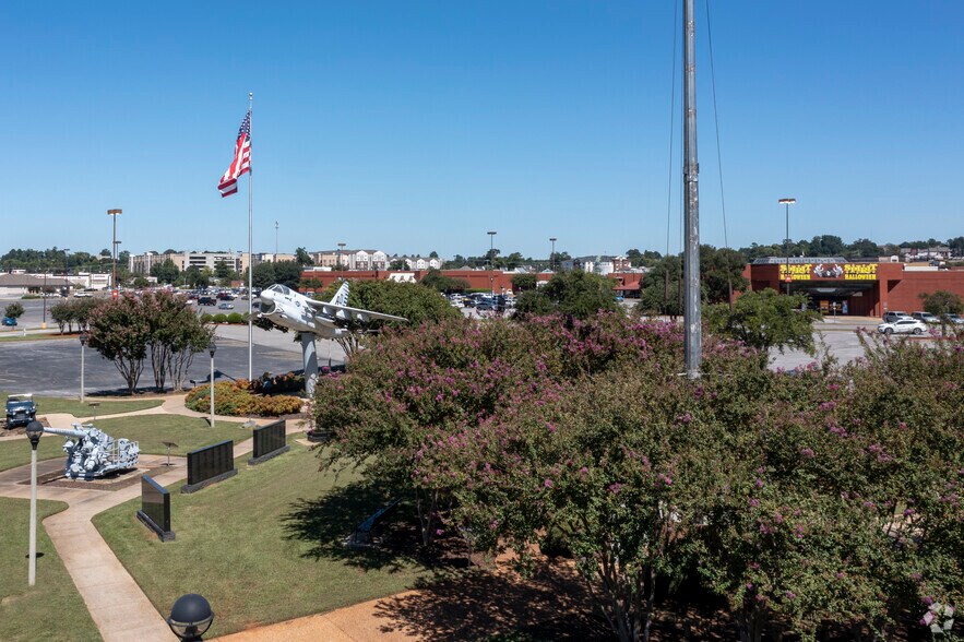 More Photos Of 1701 McFarland Blvd E, Tuscaloosa Storefront For Lease