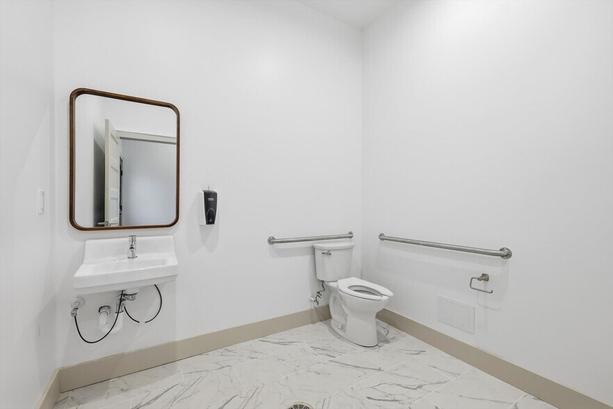 More Photos Of 203 E Debbie Ln, Mansfield Loft Creative Space For Lease