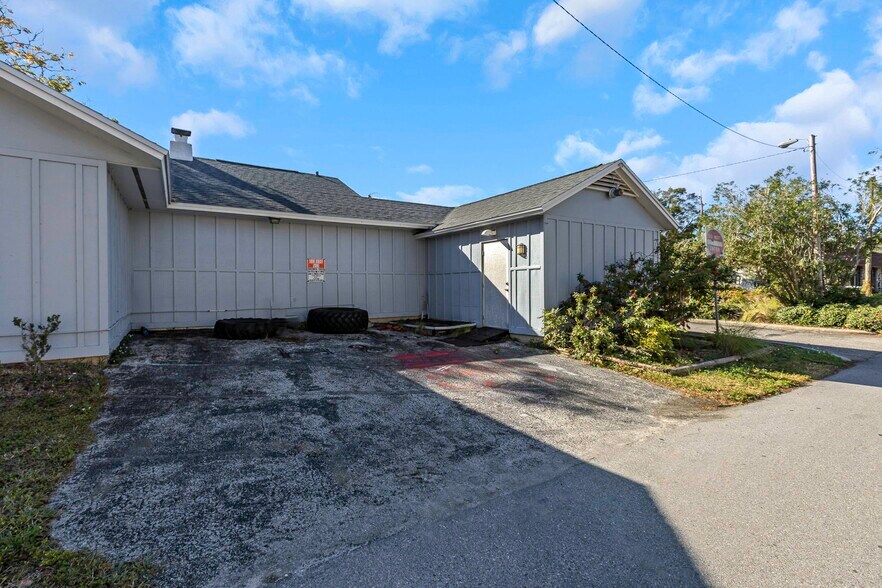 More Photos Of 5417 Grand Blvd, New Port Richey Freestanding For Sale
