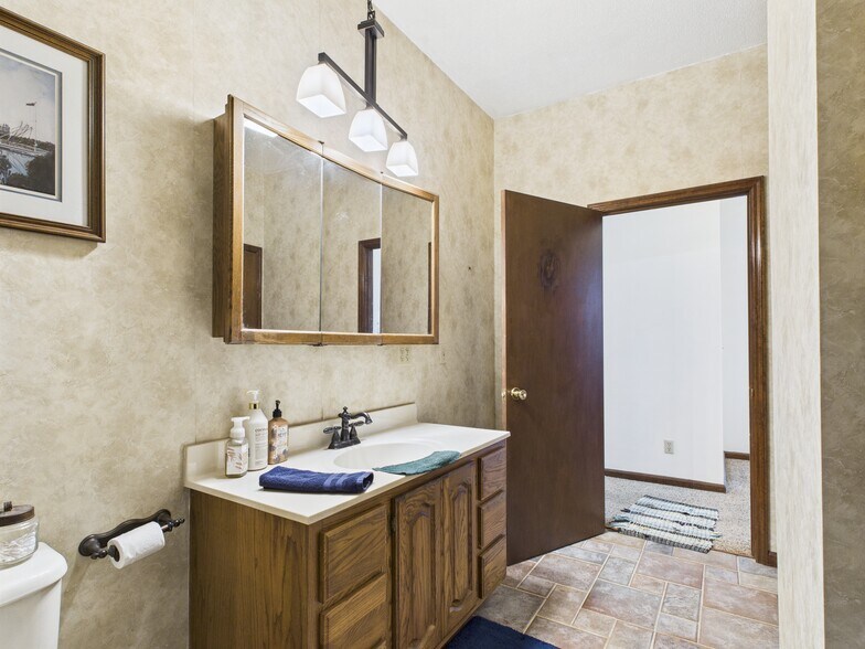 More Photos Of 619 Blondeau St, Keokuk Office For Sale