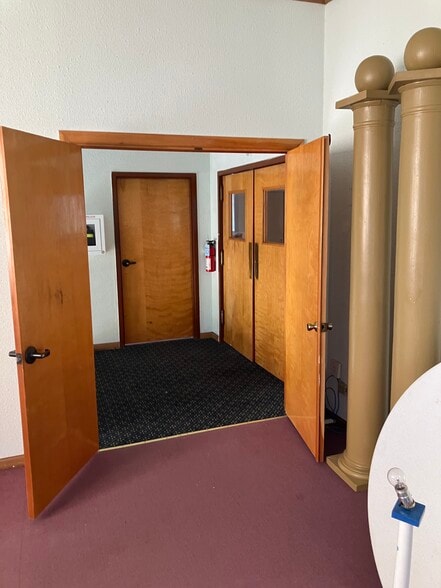 More Photos Of 1508 S 9th St, Ironton Lodge Meeting Hall For Sale