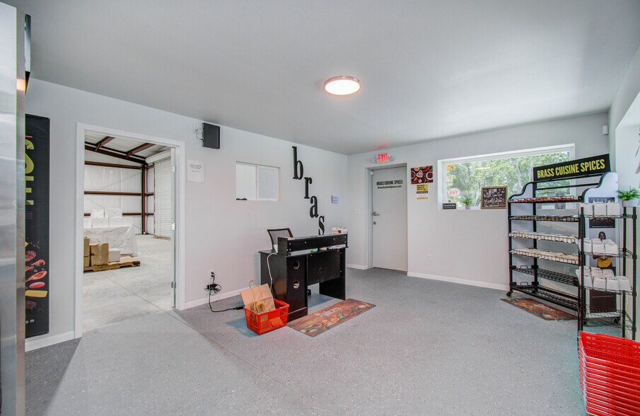 More Photos Of 7514 Bailey Rd, Pearland Warehouse For Lease