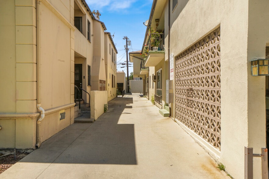 More Photos Of 1217 S Orange Grove Ave, Los Angeles Apartments For Sale