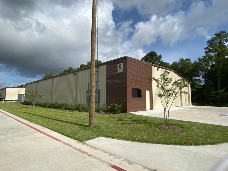 Primary Photo Of 21223 Blair Rd, Conroe General Retail For Lease