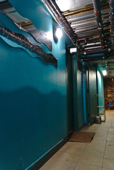 More Photos Of 111 W 17th St, New York Storefront Retail Office For Lease