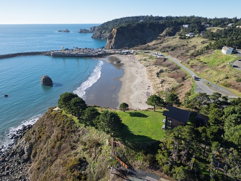 More Photos Of 409 Jackson St, Port Orford Specialty For Sale