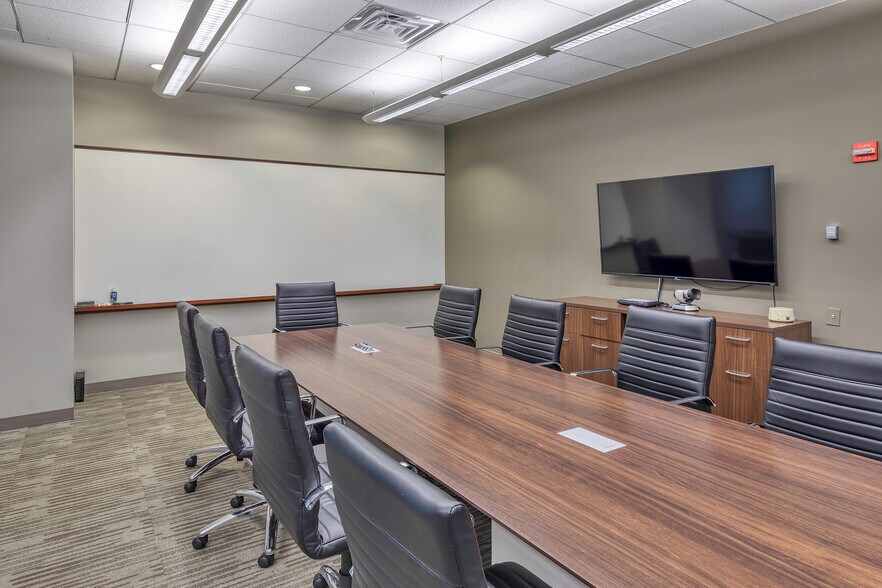 More Photos Of 25 NW Point Blvd, Elk Grove Village Office For Lease