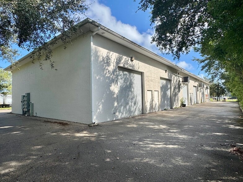 More Photos Of 4005 43rd Ave, Vero Beach Warehouse For Sale