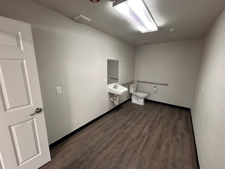 More Photos Of 10690 G Ave, Hesperia Warehouse For Lease