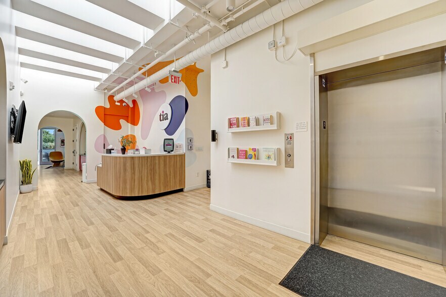 More Photos Of 3921 W Sunset Blvd, Los Angeles Storefront For Sale