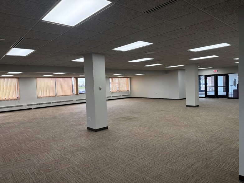 More Photos Of 1500 N Casaloma Dr, Appleton Medical For Lease
