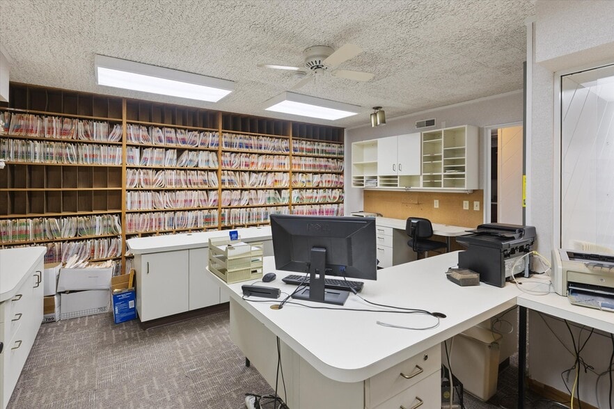 More Photos Of 1003 Mulholland St, Bay City Office For Sale