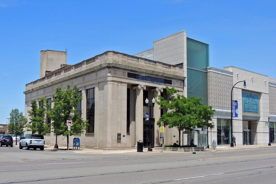 Primary Photo Of 13650 Michigan Ave, Dearborn Bank For Lease
