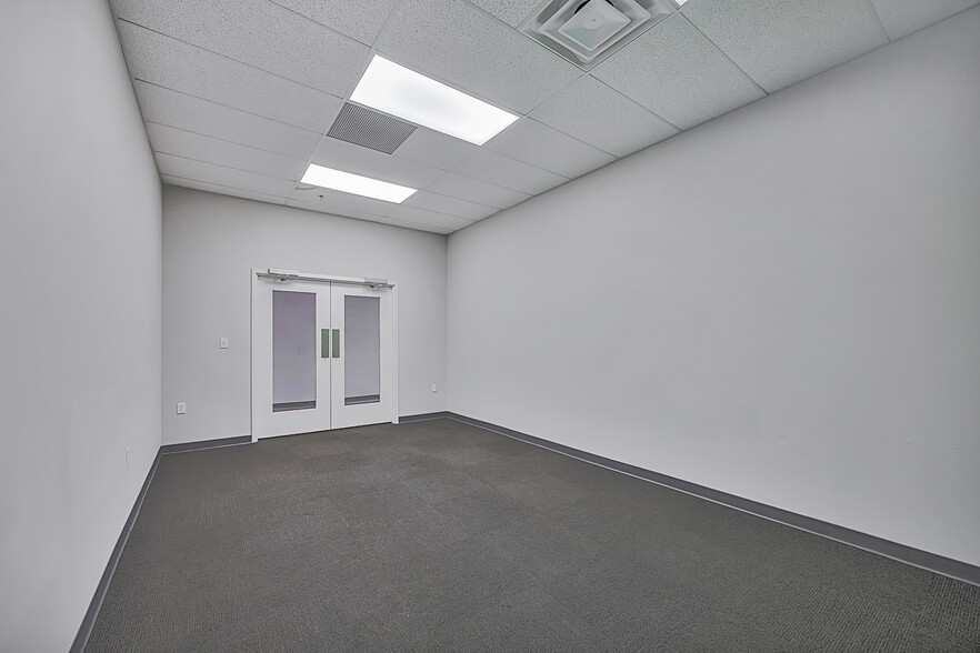 More Photos Of 1035 Vandercar Dr, Florence General Retail For Lease