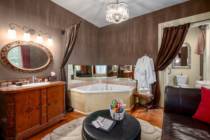 More Photos Of 143 Church Ave, Oshkosh Hospitality For Sale