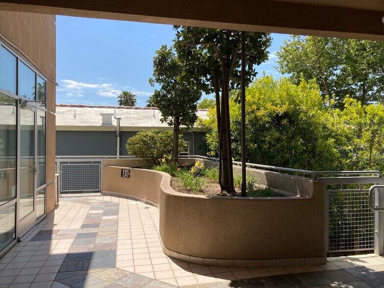 More Photos Of 3239 El Camino Real, Palo Alto Office For Lease
