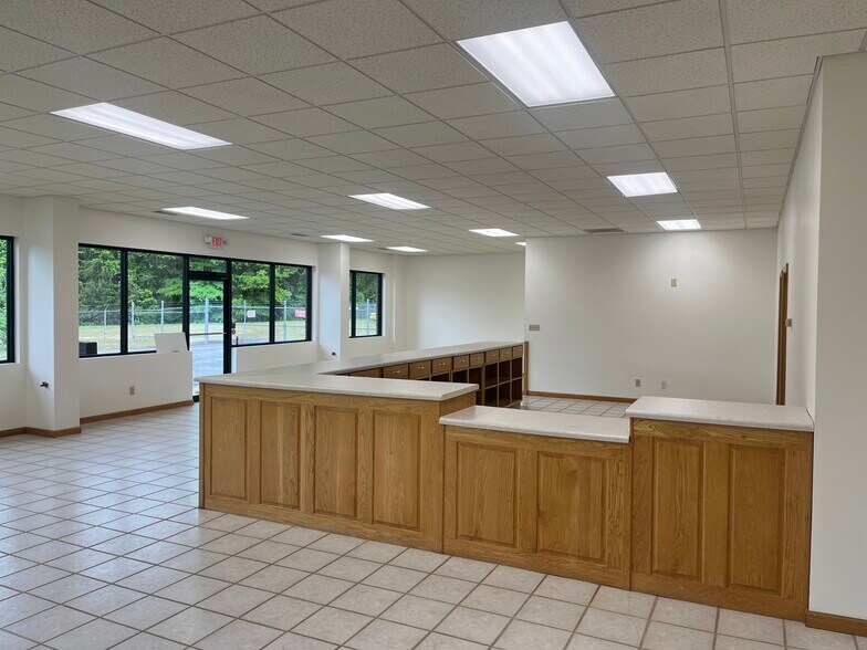 More Photos Of 103 Jack Heard Dr, Dawsonville Flex For Lease