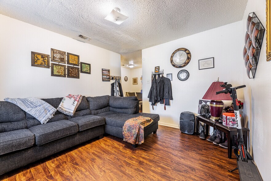 More Photos Of 2912 N Beaton St, Corsicana Apartments For Sale