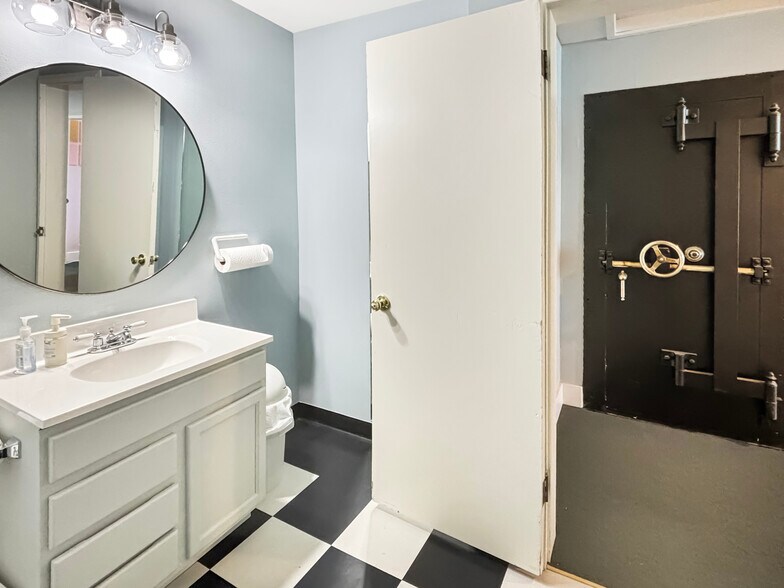 More Photos Of 740 SE Pioneer Way, Oak Harbor Office For Lease