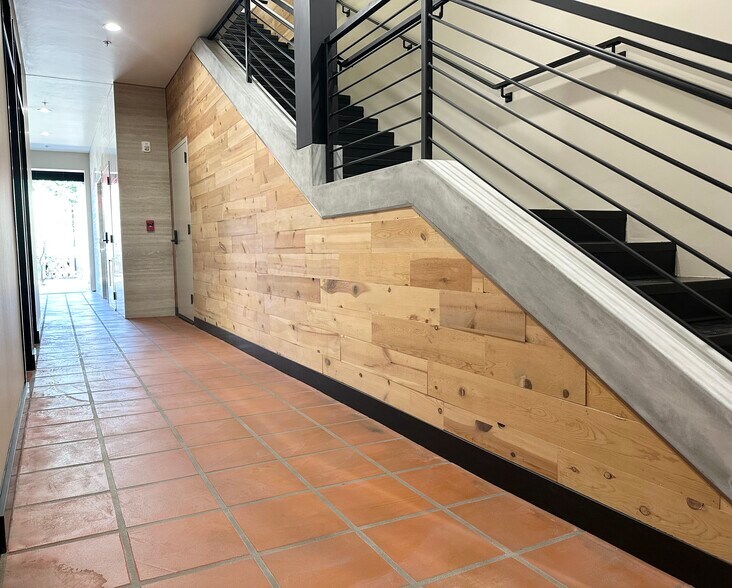 More Photos Of 1241-1245 San Fernando Rd, San Fernando Storefront Retail Office For Lease